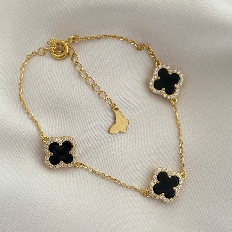 Pulsera de tréboles negros