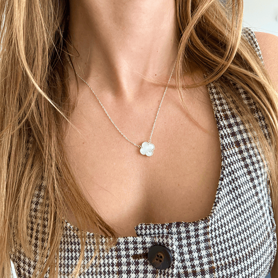 Collar trébol nacar 3