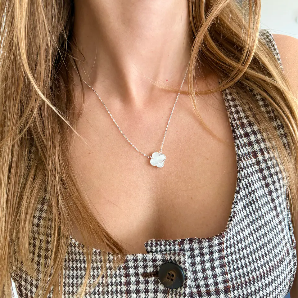 Collar trébol nacar 3