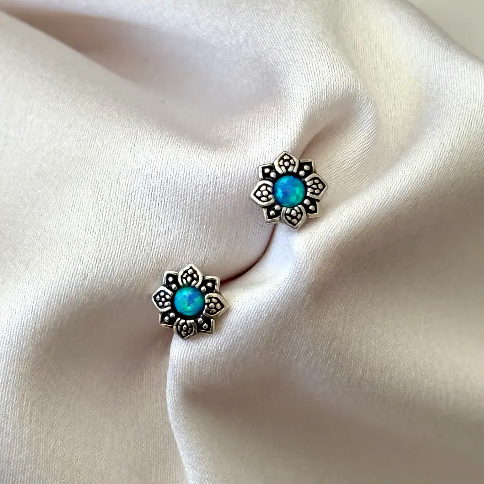 Flor con ópalo 7 mm 1