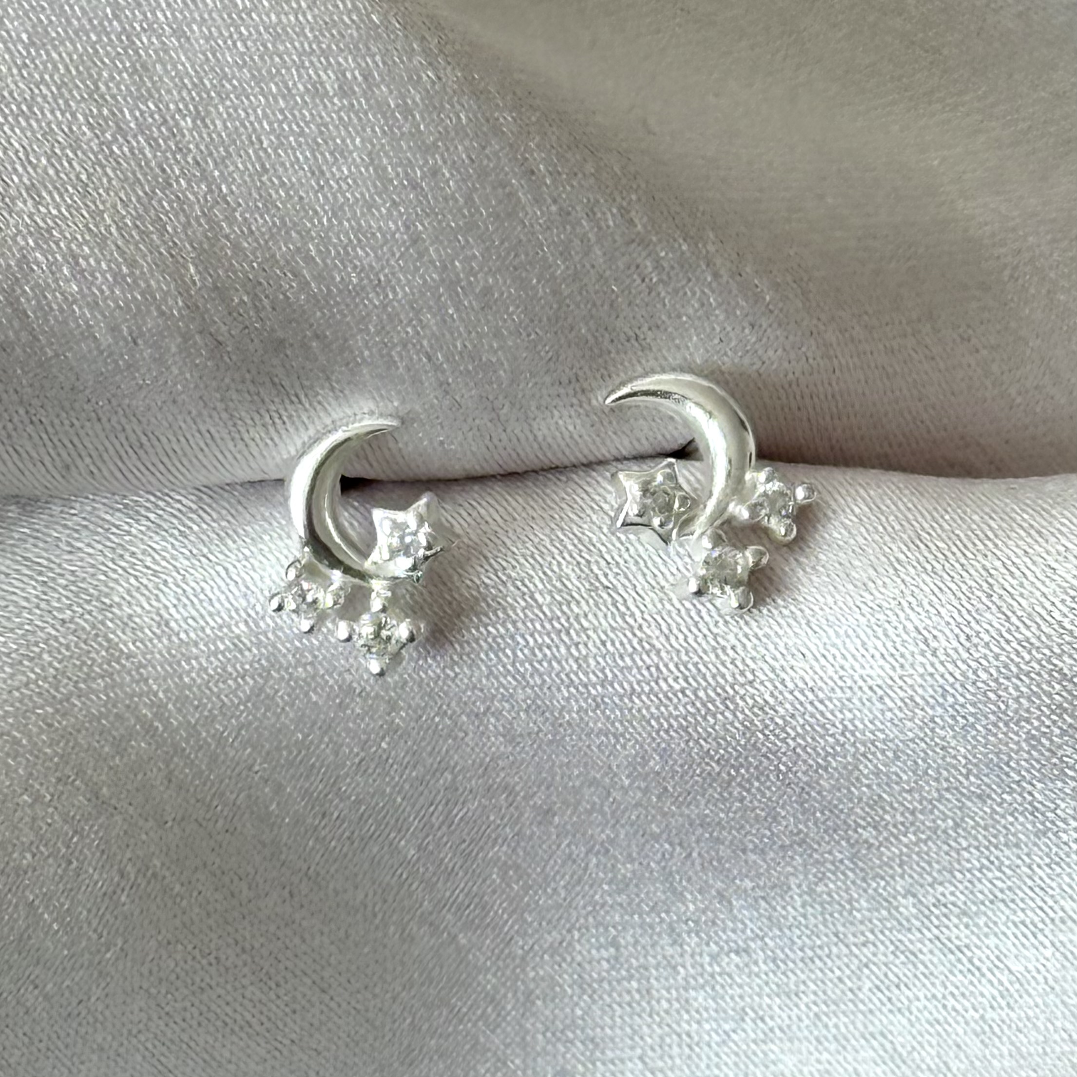 Aros Luna Circones y Estrellas Plateado