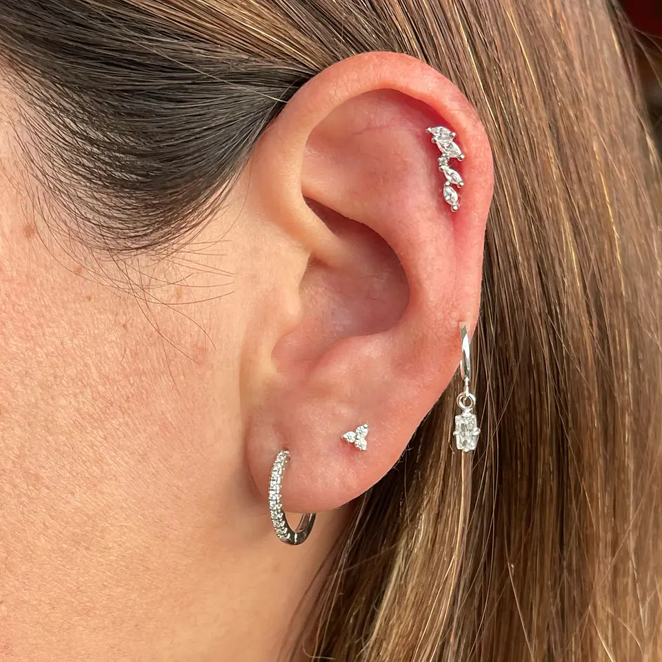 Piercing oreja derecha 3