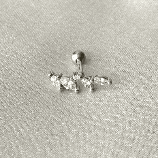 Piercing oreja izquierda 1