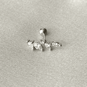 Piercing oreja derecha