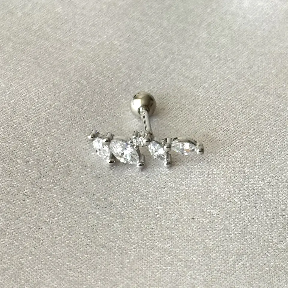 Piercing oreja derecha 1