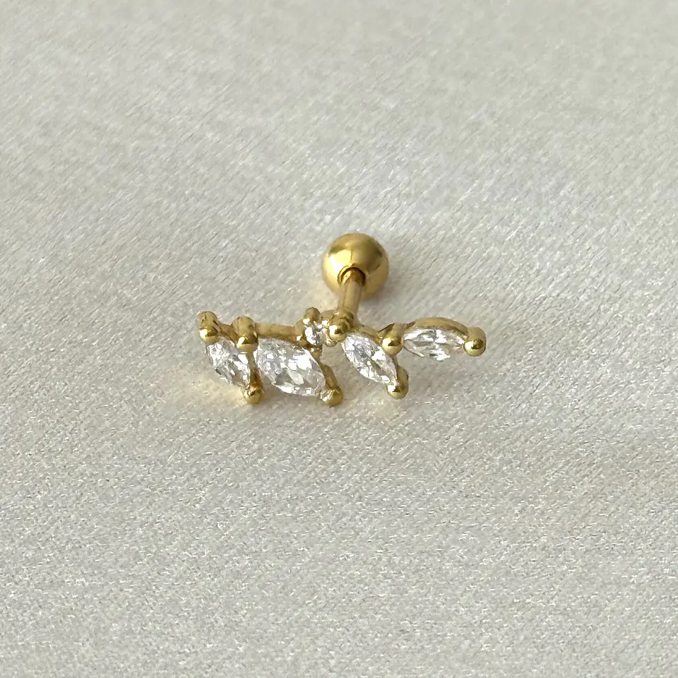 Piercing oreja izquierda 1