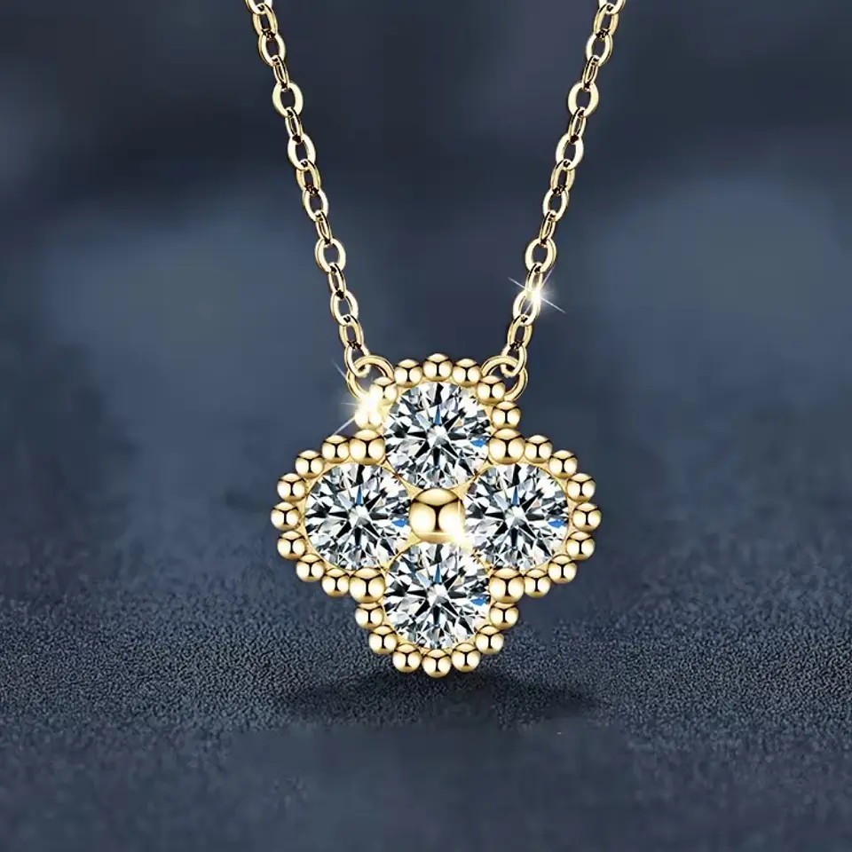 Collar trébol con moissanita  3