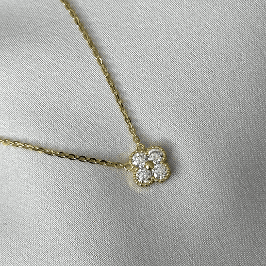 Collar trébol con moissanita  2