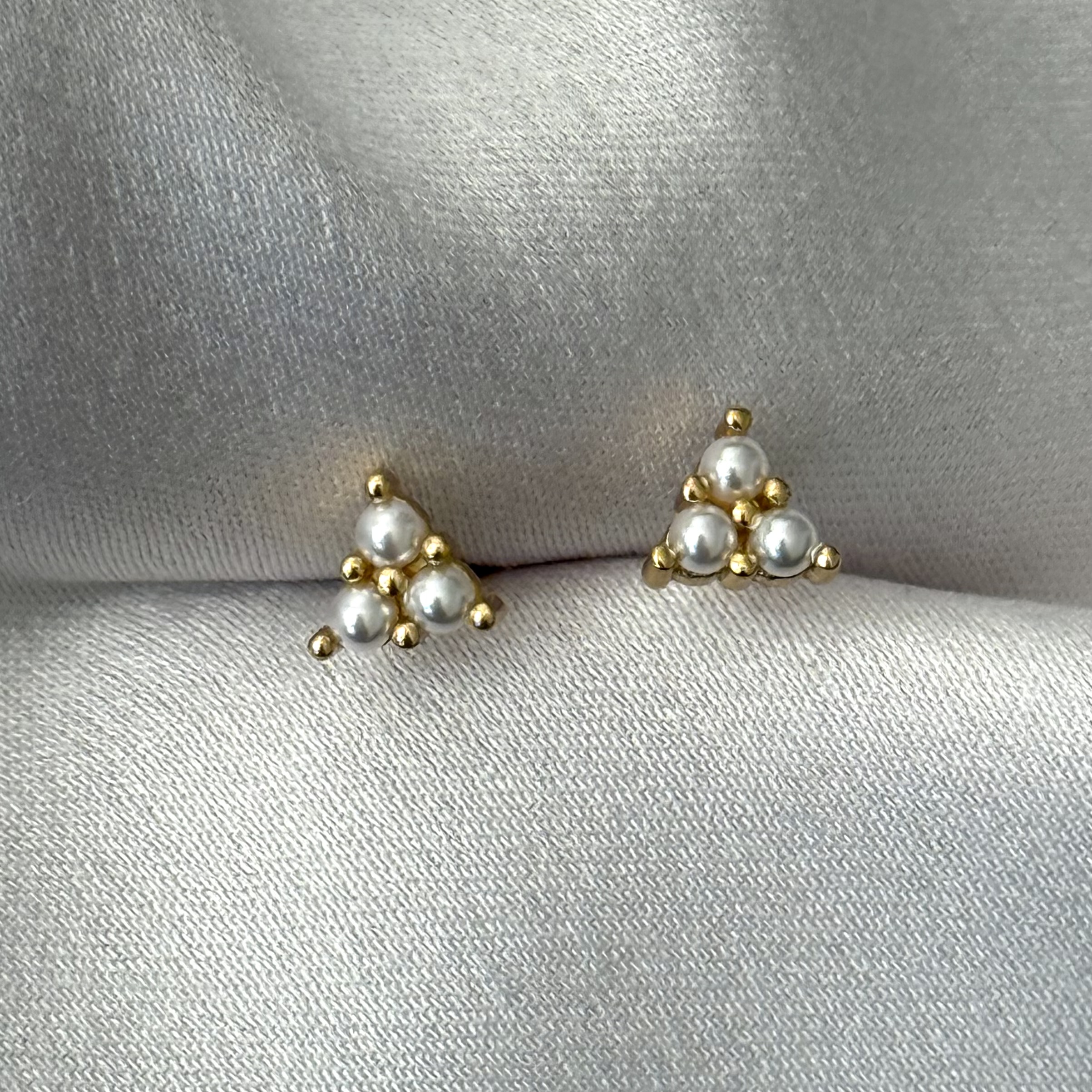 Triángulo de perlas 5 mm