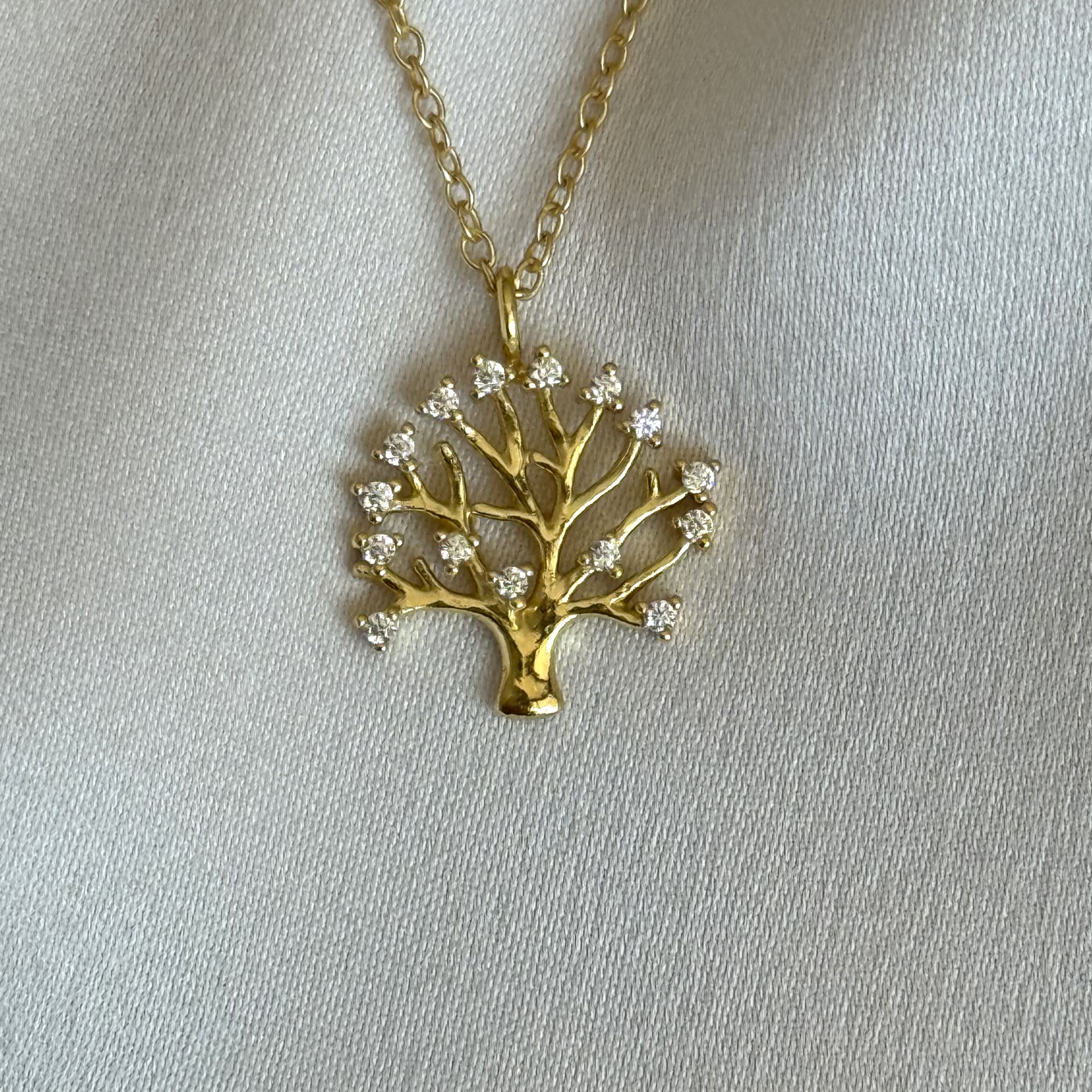 Collar Árbol de la vida con Circones Plateado Acero
