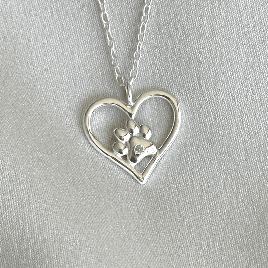 Collar corazón pata de perro 1