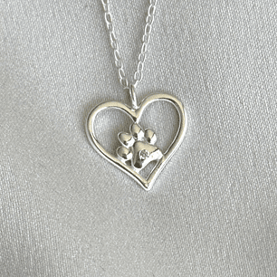 Collar corazón pata de perro