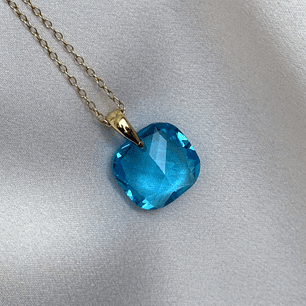 Collar colgante azul claro