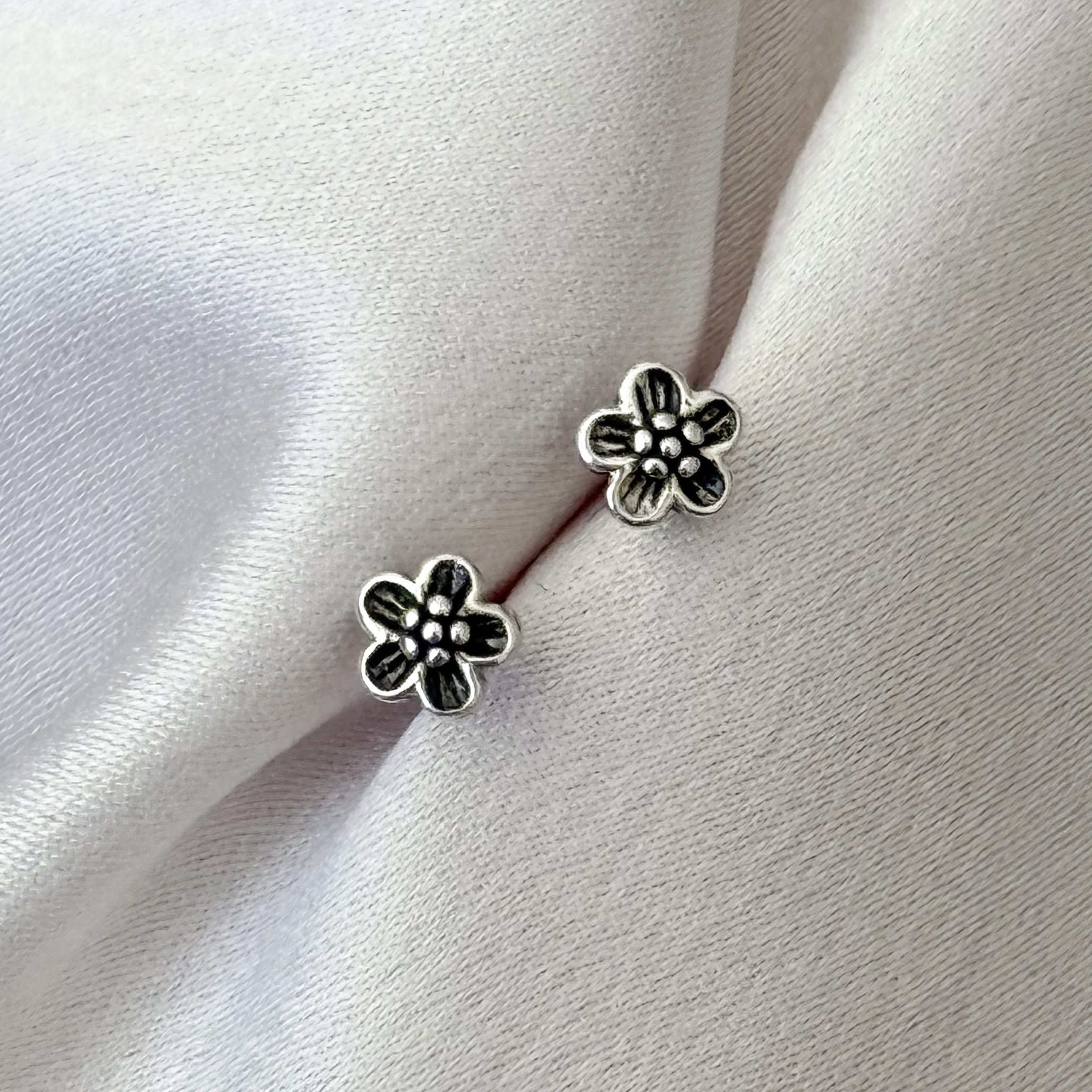 Mini flores negras 4 mm