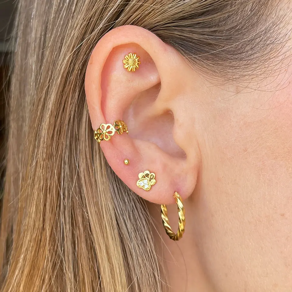 Piercing flor dorada 5,5 mm 2