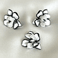 Conjunto aros + collar flores blanco y negro - Miniatura 1