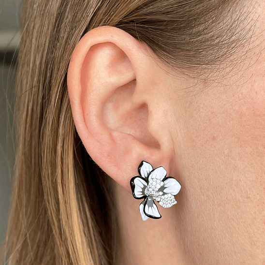 Conjunto aros + collar flores blanco y negro 3