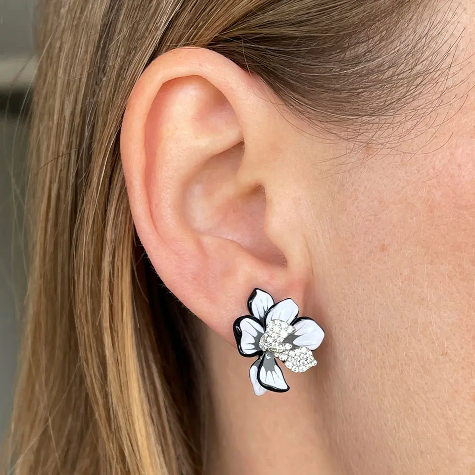 Conjunto aros + collar flores blanco y negro 3