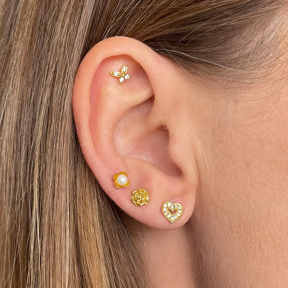 Set de mini aritos dorados 2