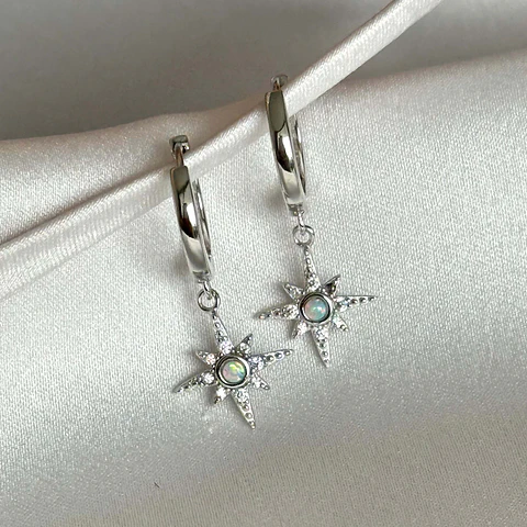 Argollas estrellas con ópalo