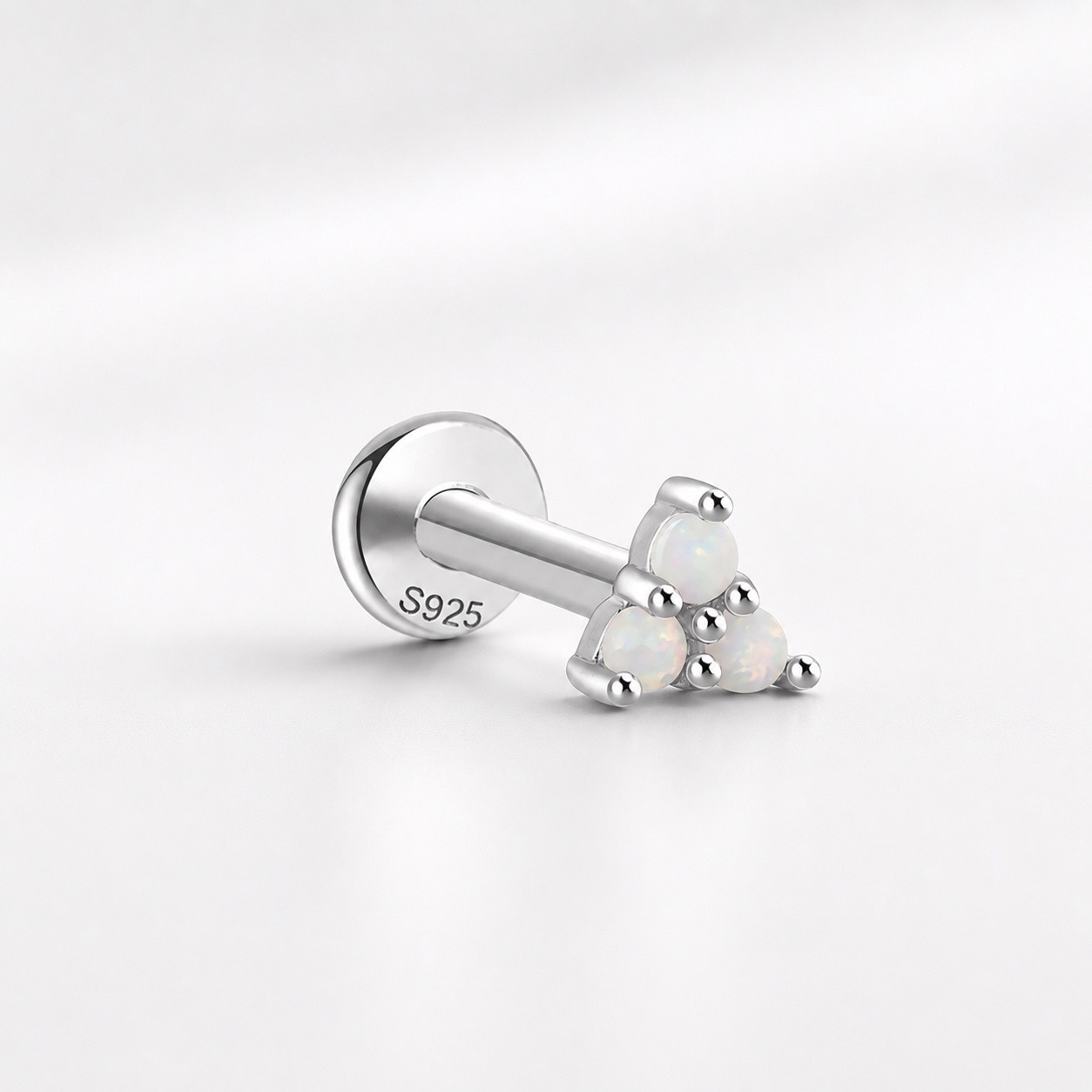 Piercing mini triángulo