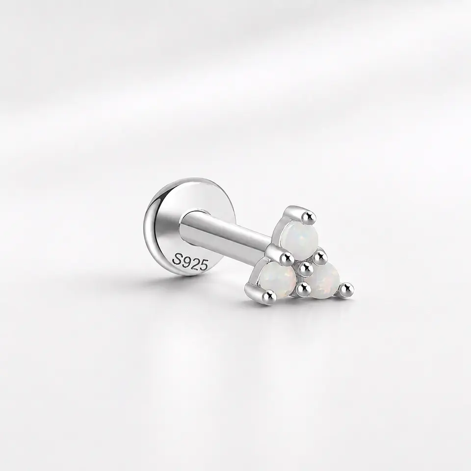Piercing mini triángulo 1
