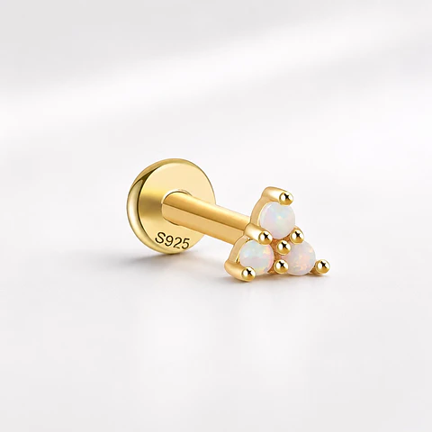 Piercing mini triángulo