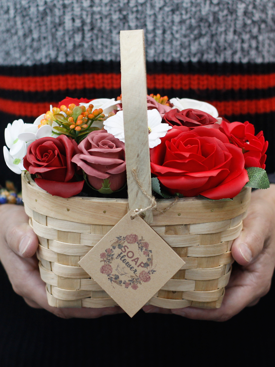 Ramo de flores de sabão em cesta de vime 2