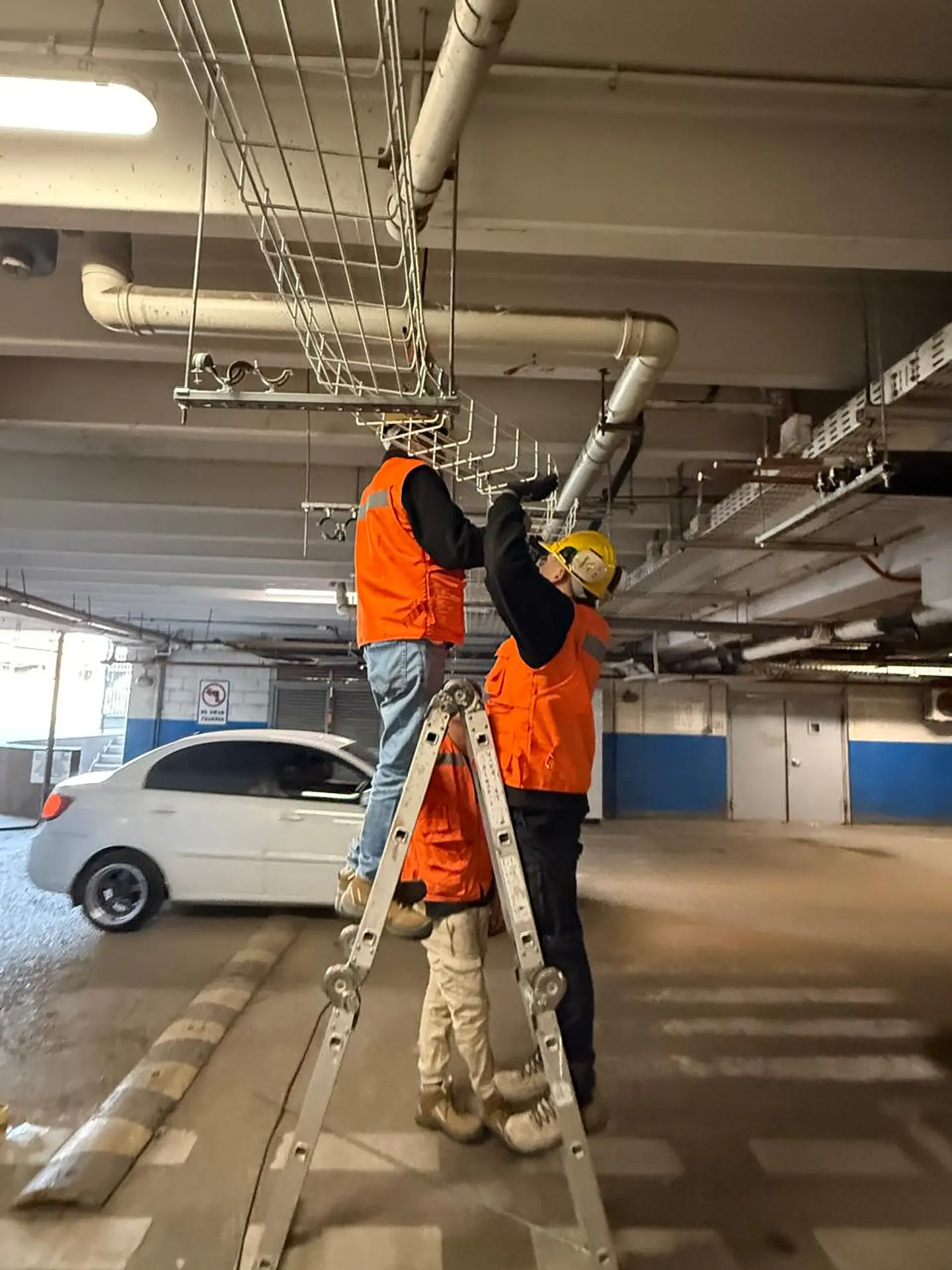 Fabricación de reducción y curvas en canastillo porta conductor, más montaje. 3