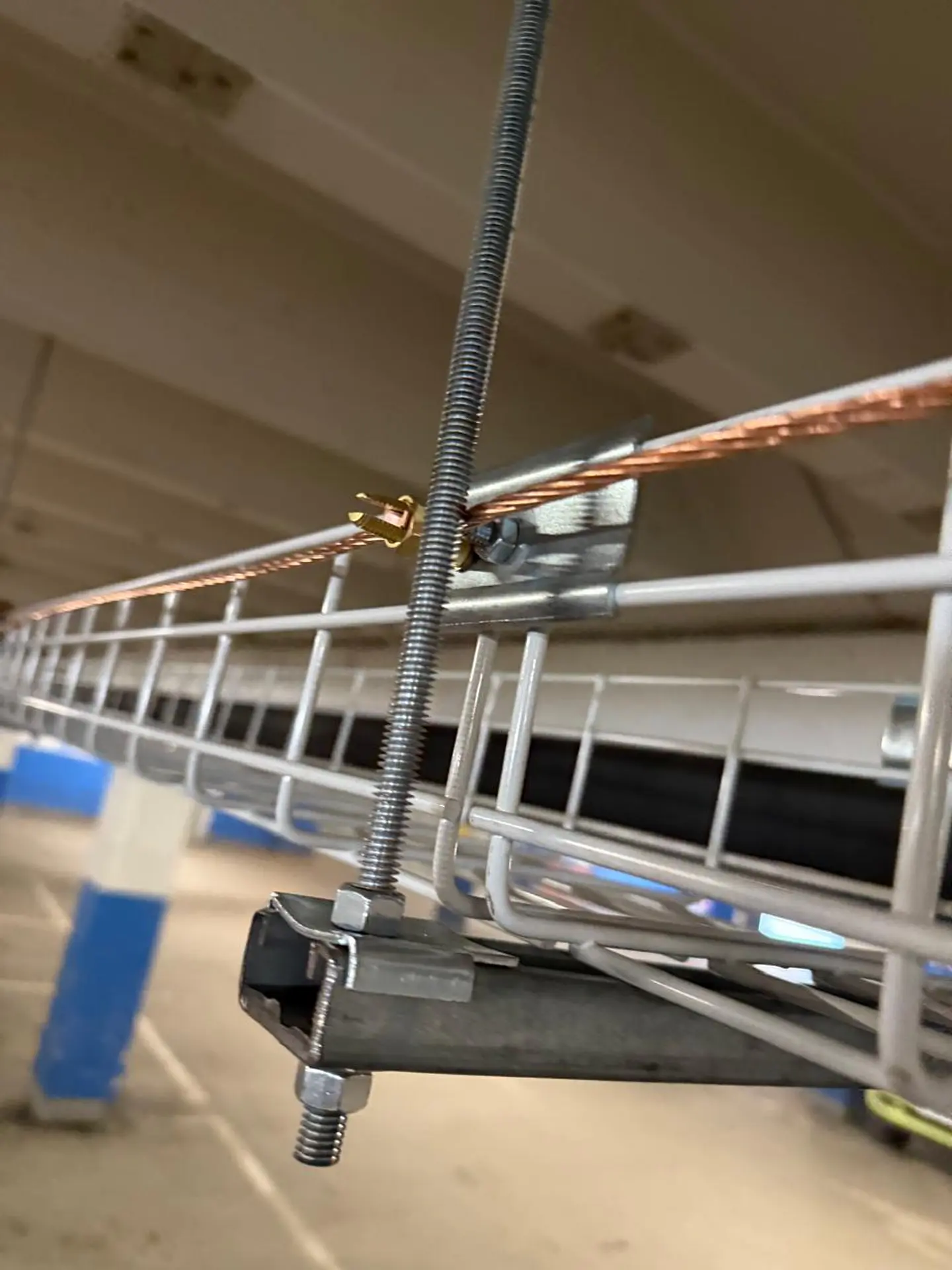 Fijación de puesta a tierra para C.P.C 2