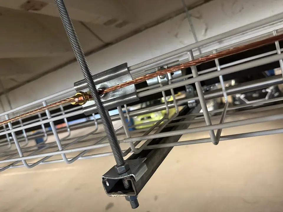 Fijación de puesta a tierra para C.P.C 6