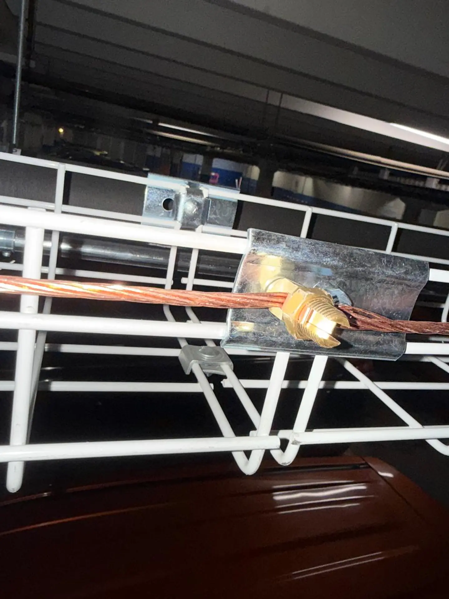 Fijación de puesta a tierra para C.P.C 7