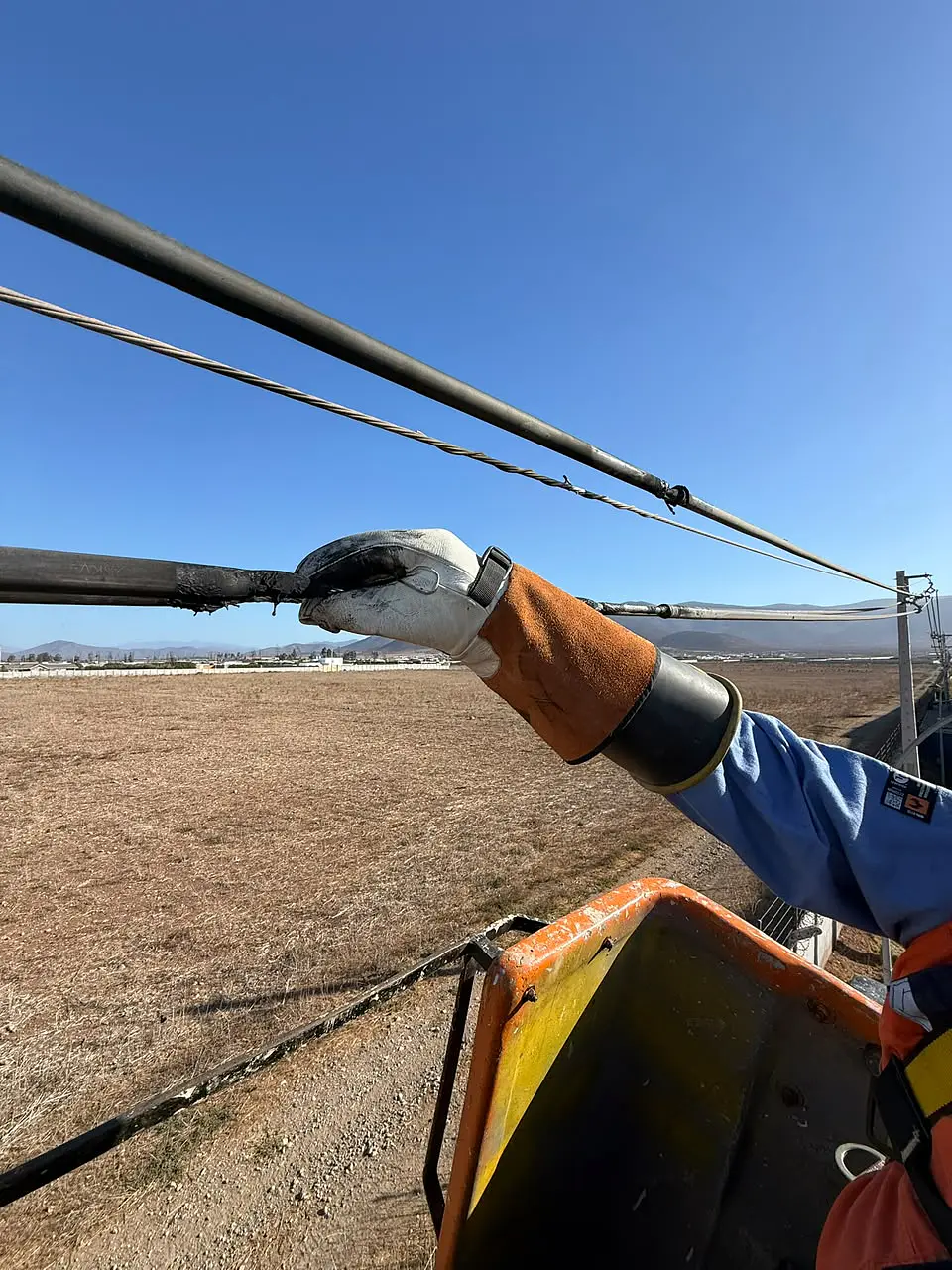 Reparación de Emergencia en Línea de Media Tensión 13.2kV por Contaminación de Espaciadores 5