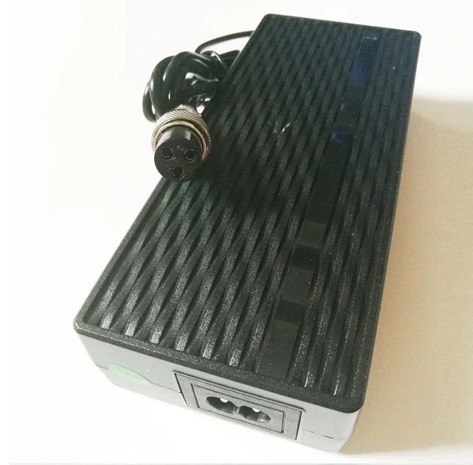 Cargador 67.2v 2.0 A para kingsong  14M - 14D - 16S 1