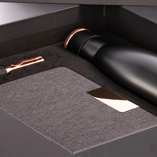 Set de Regalo EPIC negro con detalles encobrizados. 11
