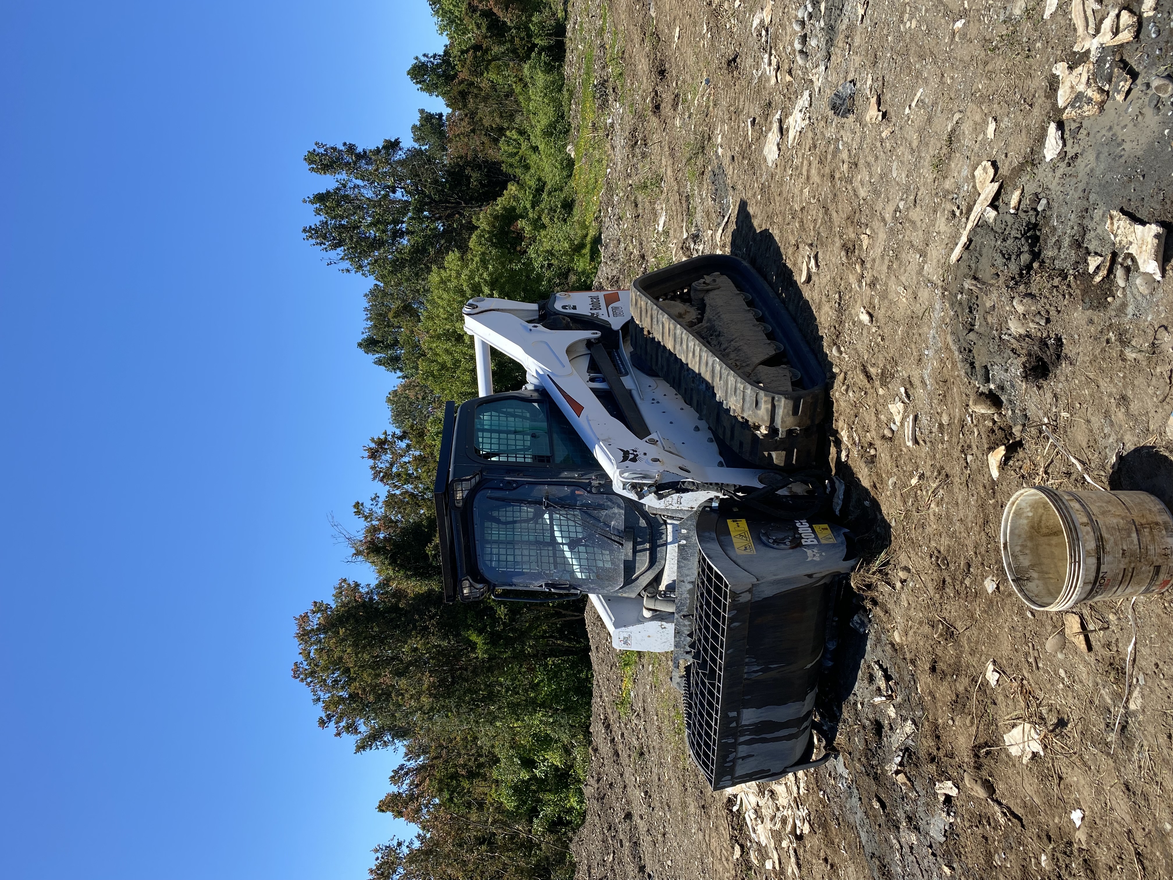 ¿Tienes un terreno y necesitas podar? ¡Arrendar Maquinaria es tu Mejor Opción!