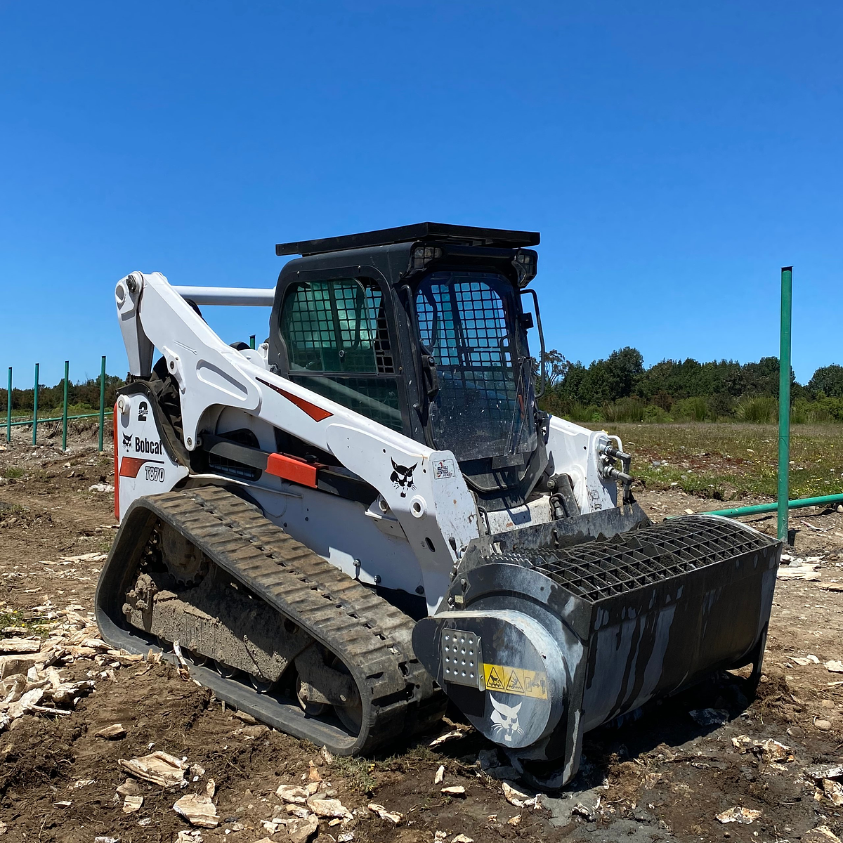 Minicargador con Balde Mezclador de Cemento 2