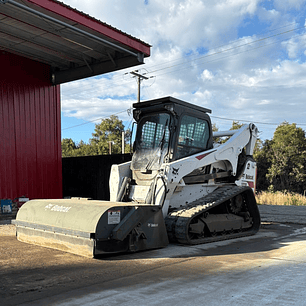 Minicargador con Barredora