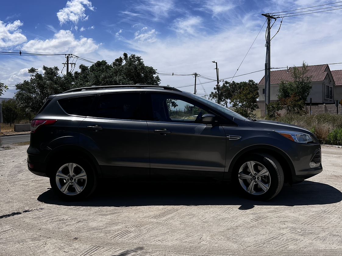FORD ESCAPE 2.0 AT / Año 2013 8