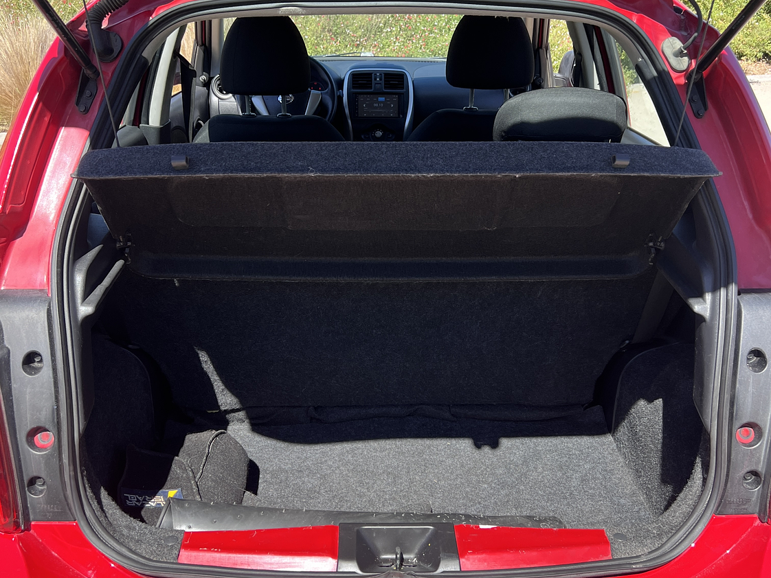 Nissan March Sport 1.6 / Año 2018 5