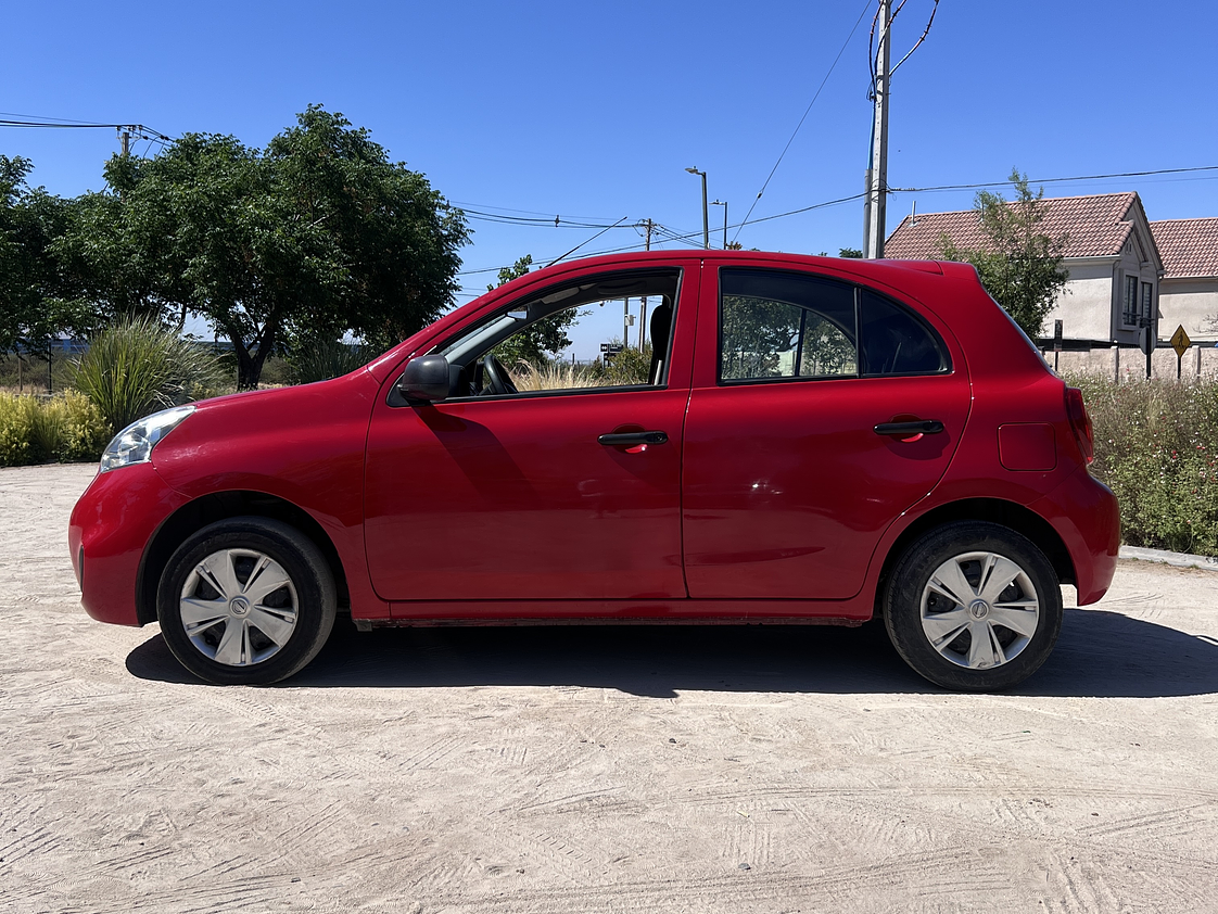 Nissan March Sport 1.6 / Año 2018 6