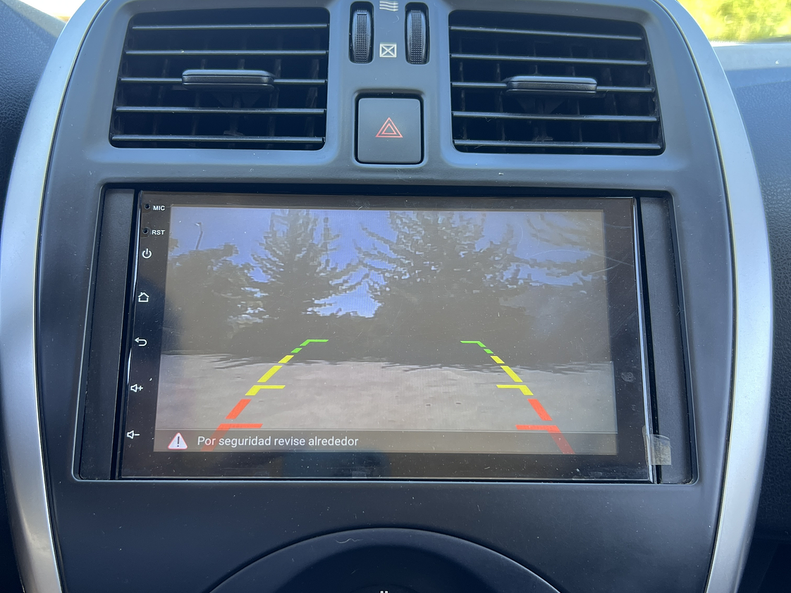 Nissan March Sport 1.6 / Año 2018 9