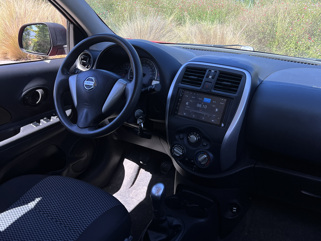 Nissan March Sport 1.6 / Año 2018 10