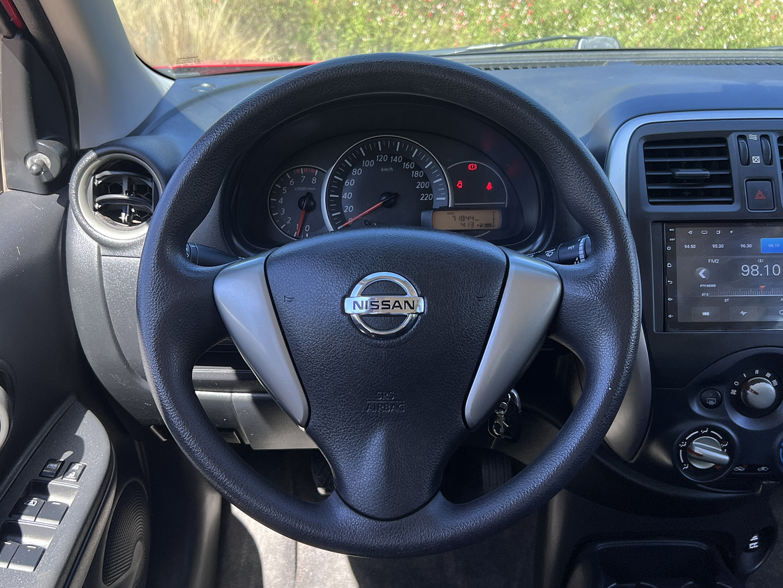 Nissan March Sport 1.6 / Año 2018 11