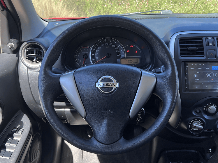 Nissan March Sport 1.6 / Año 2018 11