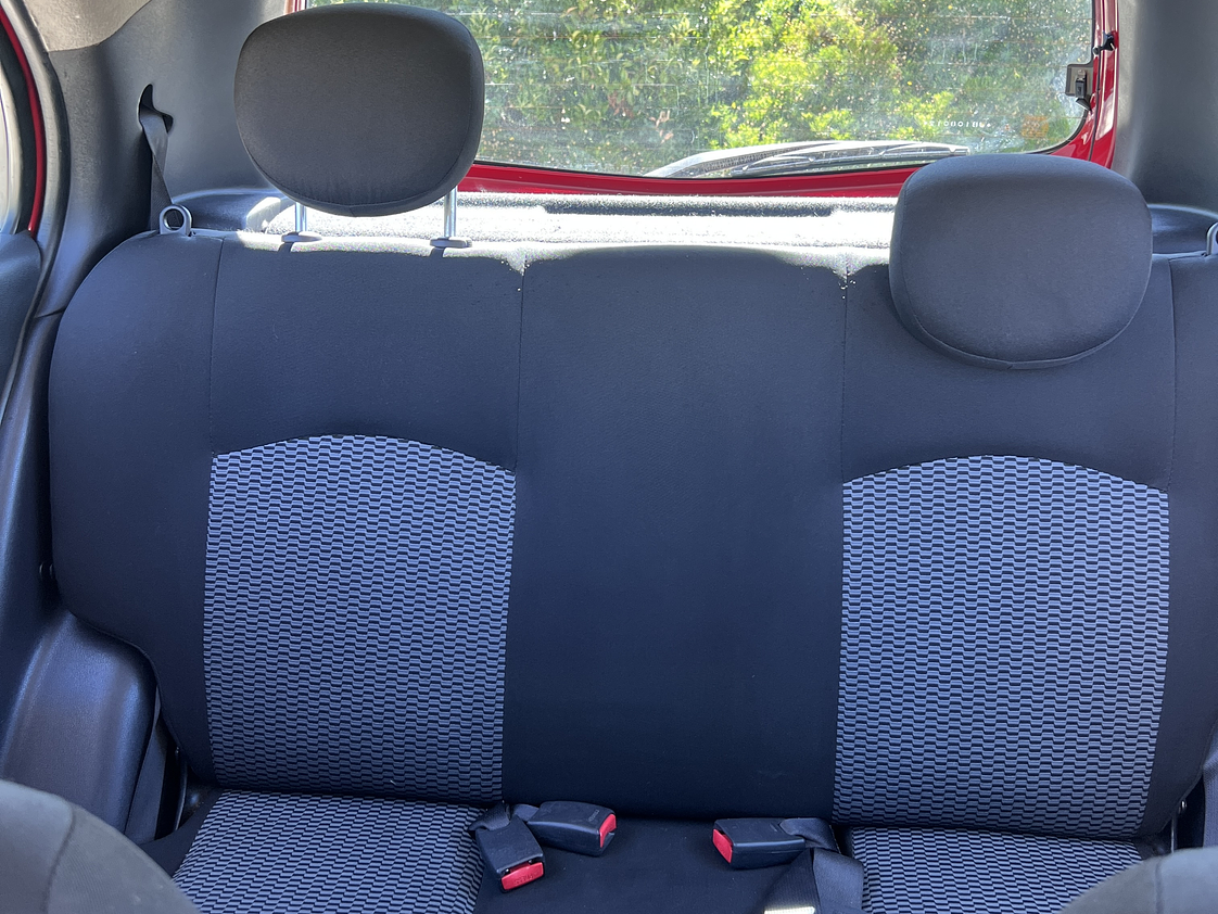 Nissan March Sport 1.6 / Año 2018 12