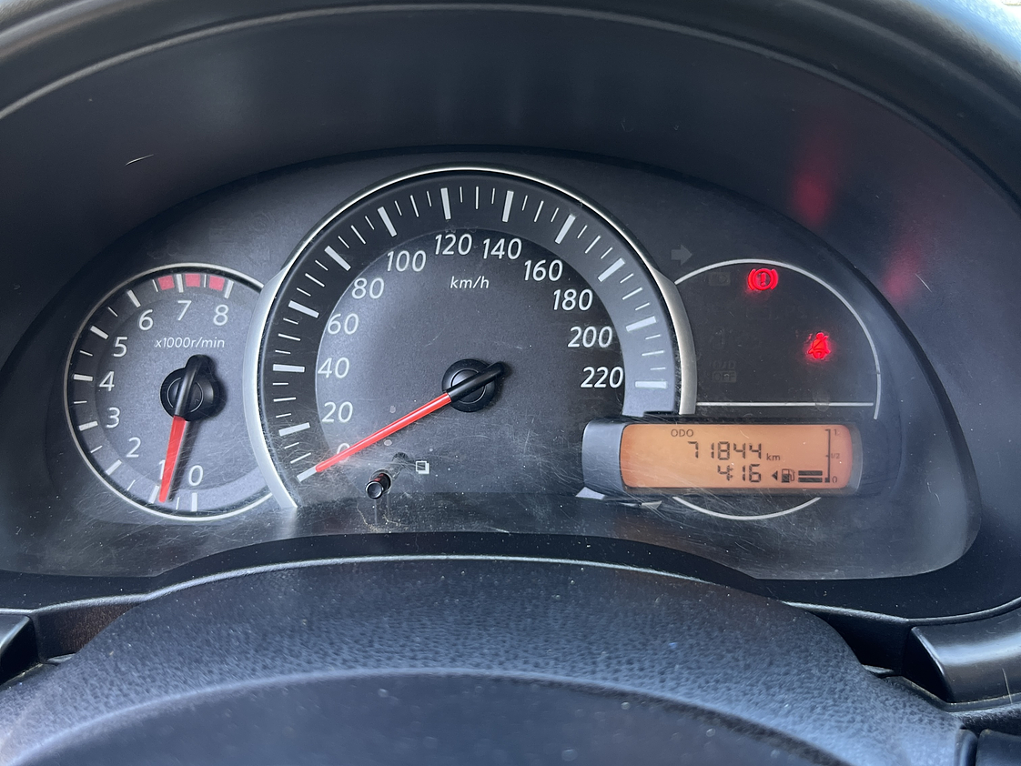 Nissan March Sport 1.6 / Año 2018 13