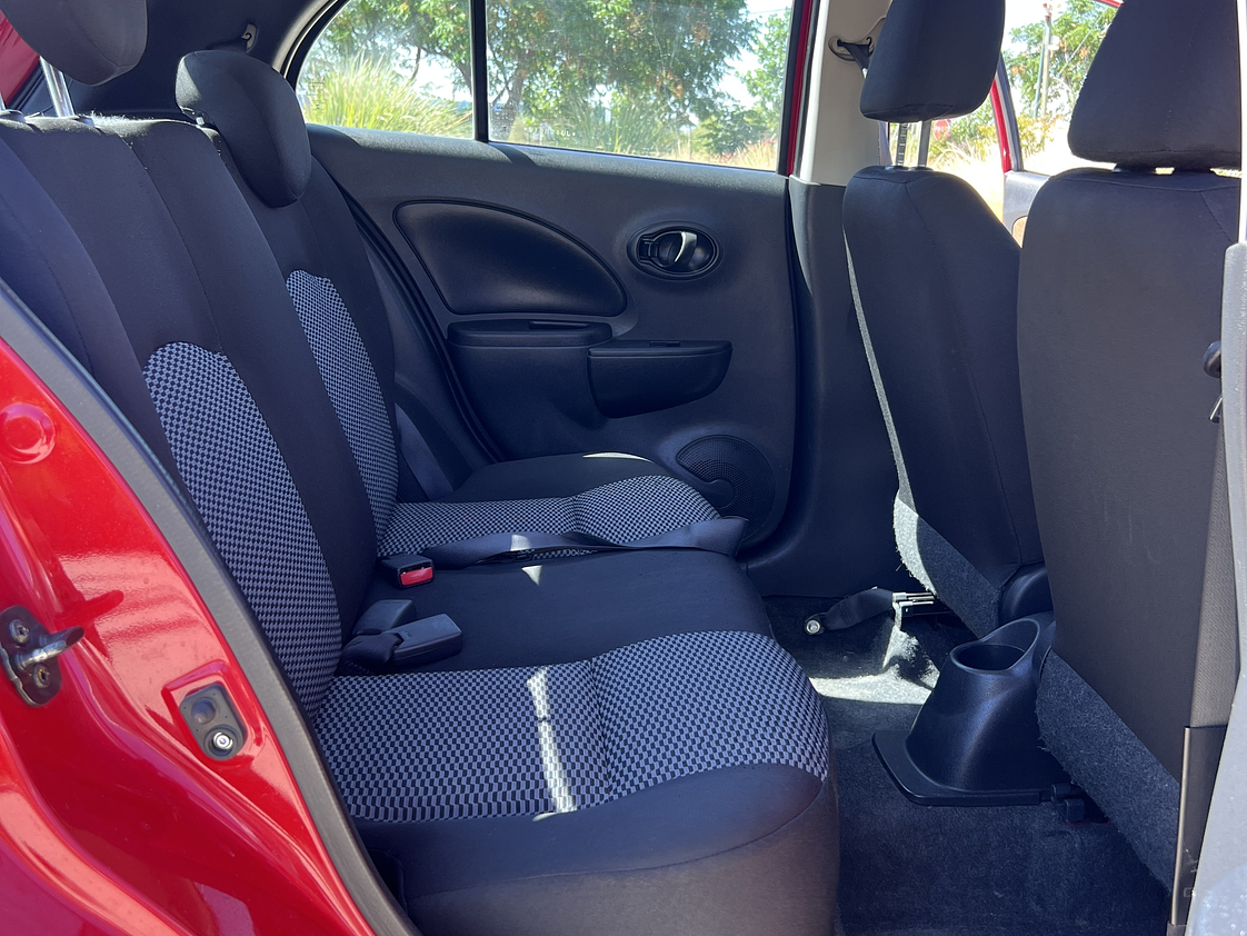 Nissan March Sport 1.6 / Año 2018 14