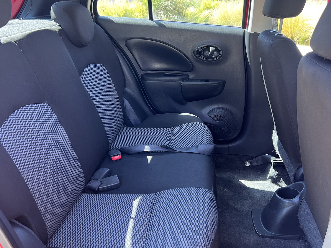 Nissan March Sport 1.6 / Año 2018 16