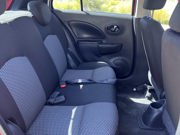 Nissan March Sport 1.6 / Año 2018 16